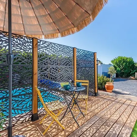 Neuf & Cosy, Piscine A Debordement Chauffee Apartment *
